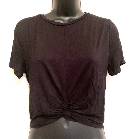 Black crop top with twist knot 🖤 - Picture 7 of 7